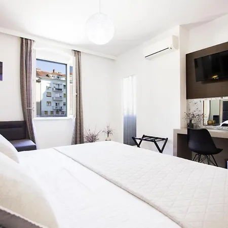 Argentum Luxury アパート